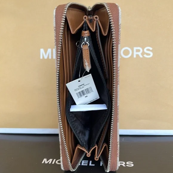 Michael Kors Men’s Women’s Cooper Tech Zip Around Continental Wallet
Light Cream - Picture 15 of 16